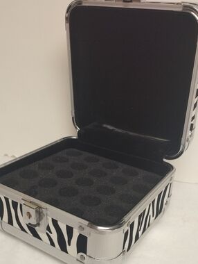 LIPSTICK TRAVEL METALLIC BOX